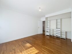 chambre-3-donnat-sur-cour