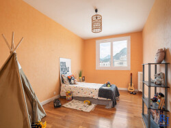 chambre-3--avec-grands-placards