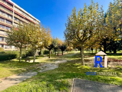 vaste-hall-desservant-toutes-les-pieces