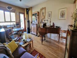 une-chambre-exposee-est-vue-sur-grenoble