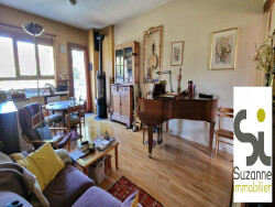 une-chambre-exposee-est-vue-sur-grenoble