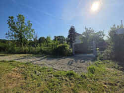 salon-avec-cheminee-au-bois