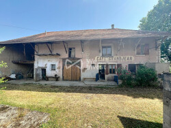cuisine-et-escalier-vers-chambres