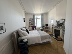 appartement-bourgois-cheminees-moulures