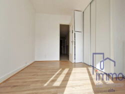 balcon-sur-une-chambre-plus-salon-