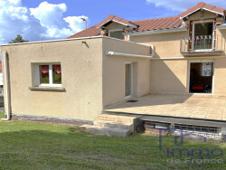 salon-avec-acces-terrasse-et-jardin-
