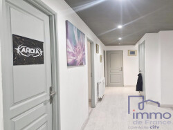 une-des-deux-salle-de-bains