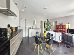 vue-de-l-entree-du-salon-