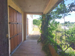 vue-de-la-porte-d-entree-