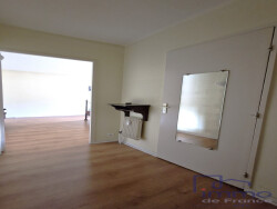 vue-hall-avec-porte-a-gauche-entree-sdb