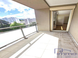 entree-vue-hall-de-nuit-et-piece-de-vie