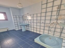 chambre-2-spacieuse-et-lumineuse