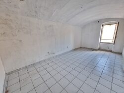 depot-piece-1-donnant-sur-balconnet