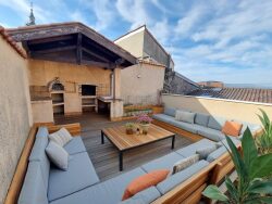 terrasse-avec-point-d-eau-et-barbecue
