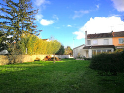 vue-de-la-baie-vitree-du-salon