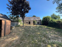 jardin-vu-de-l-arriere-de-la-maison