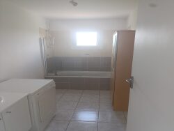 seconde-chambre-mansardee--avec-2-lits