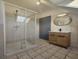 salle-de-douche-avec-wc