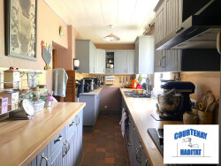 espace-repas-attenant-a-la-cuisine