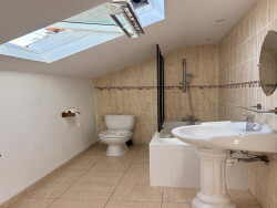 tres-grande-chambre-a-l-etage-