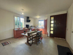 chambre-1-rdc-donnant-sur-salle-d-eau