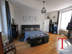 chambre-spacieuse-et-lumineuse