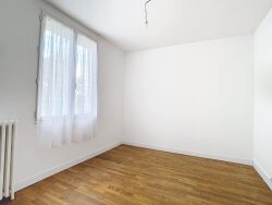 chambre-face-escalier-gauche