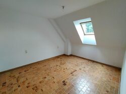 maison-a-louer-courcite-garage