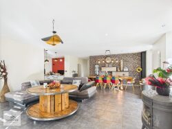cuisine-equipee-ouverte-sur-le-salon