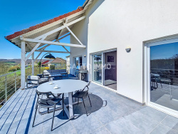 entree-ouverte-sur-grande-piece-de-vie