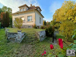 abris-de-jardin-au-fond