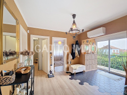 cuisine-equipee-ouverte-sur-piece-de-vie