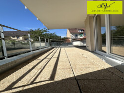 terrasse-avec-acces-du-salon-et-cuisine