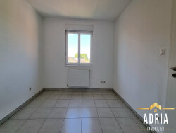 place-parking-privee-a-l-arriere