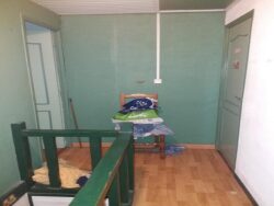 cour-avec-barbecue-en-pierre