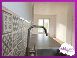 la-cuisine-avec-vue-sur-le-jardin
