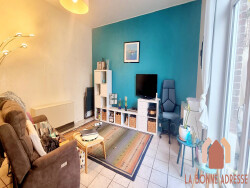 salon-avec-vue-sur-l-exterieur