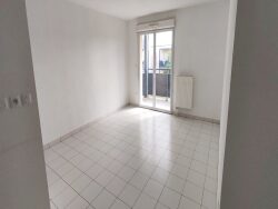 vue-du-sejour-sur-la-cuisine-
