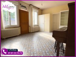 le-piano-et-la-vitrine-t-attendent-