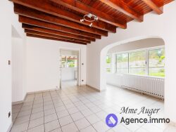 salle-de-vie-avec-son-poele-a-bois