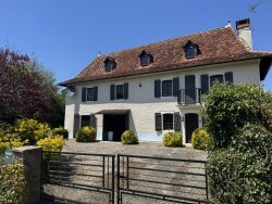 charming-farmhouse--sauveterre-de-bearn