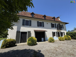 charming-farmhouse--sauveterre-de-bearn