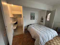 chambre-du-fond-rplus1-avec-armoire-