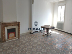 salle-de-jeux-moquette-cheminee