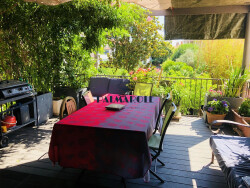 salon-carrelage-fenetres-coulissantes