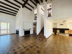 salle-a-manger-avec-acces-a-la-loggia