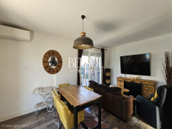 cuisine-amenagee-et-equipee-lumineuse