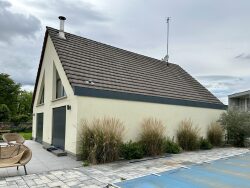 la-piscine-et-la-facade-nord-est