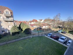 salon-sejour-avec-acces-au-balcon