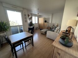 salon-sejour-avec-acces-au-balcon